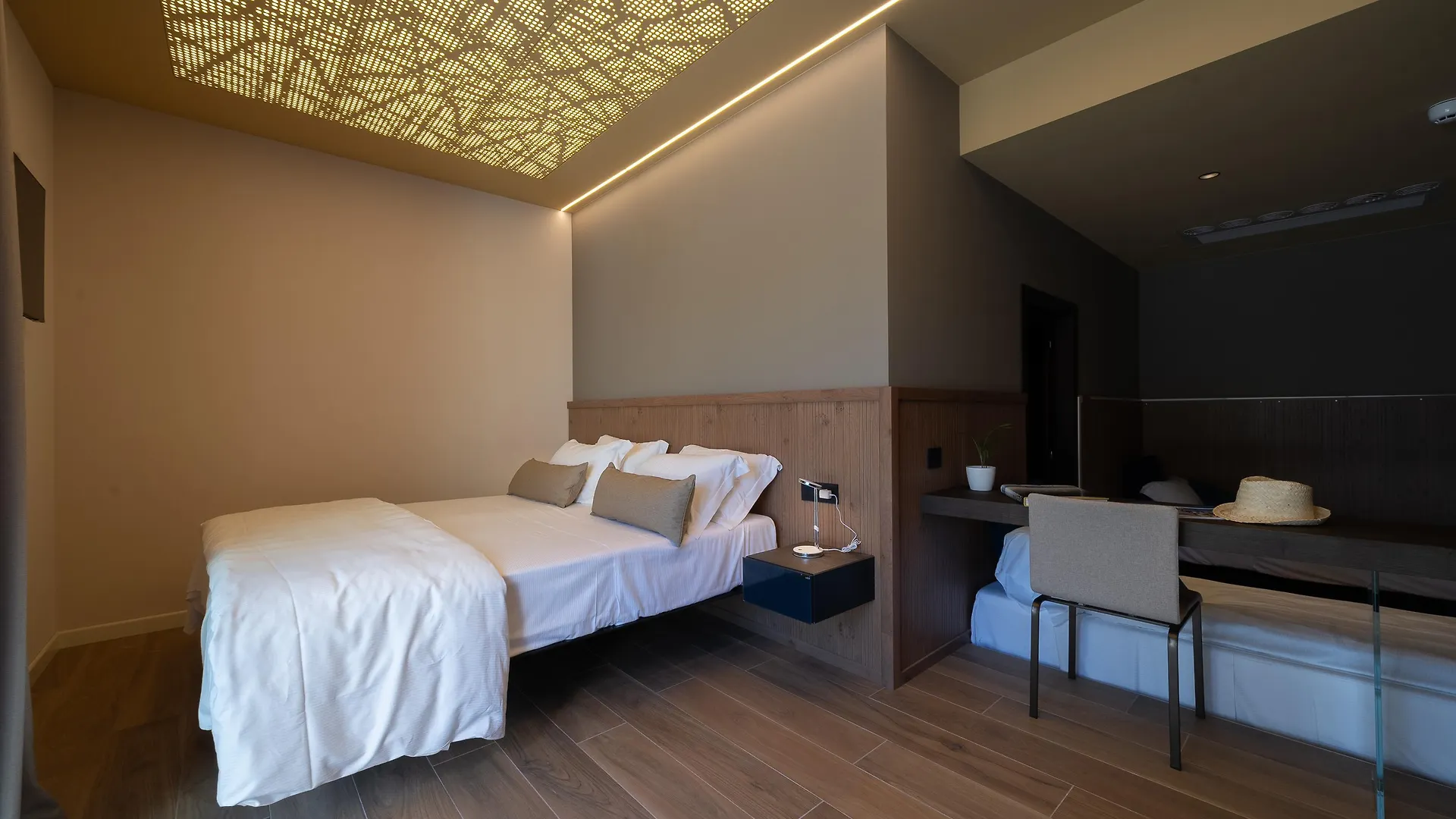 Il Tridente Hotel ביביונה