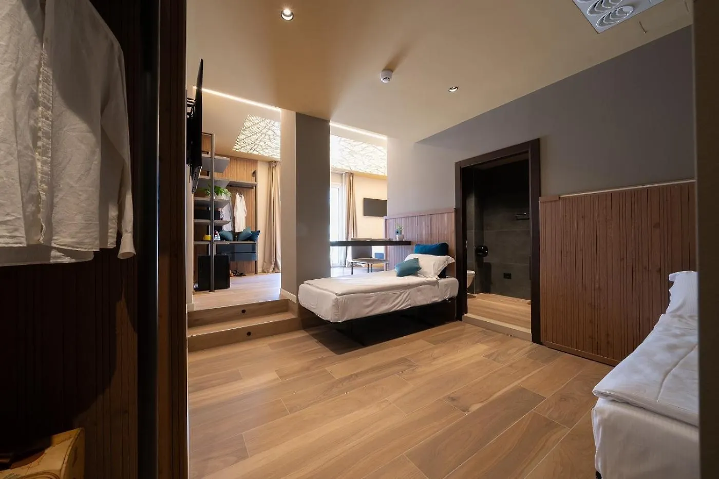 Il Tridente Hotel 4*, ביביונה