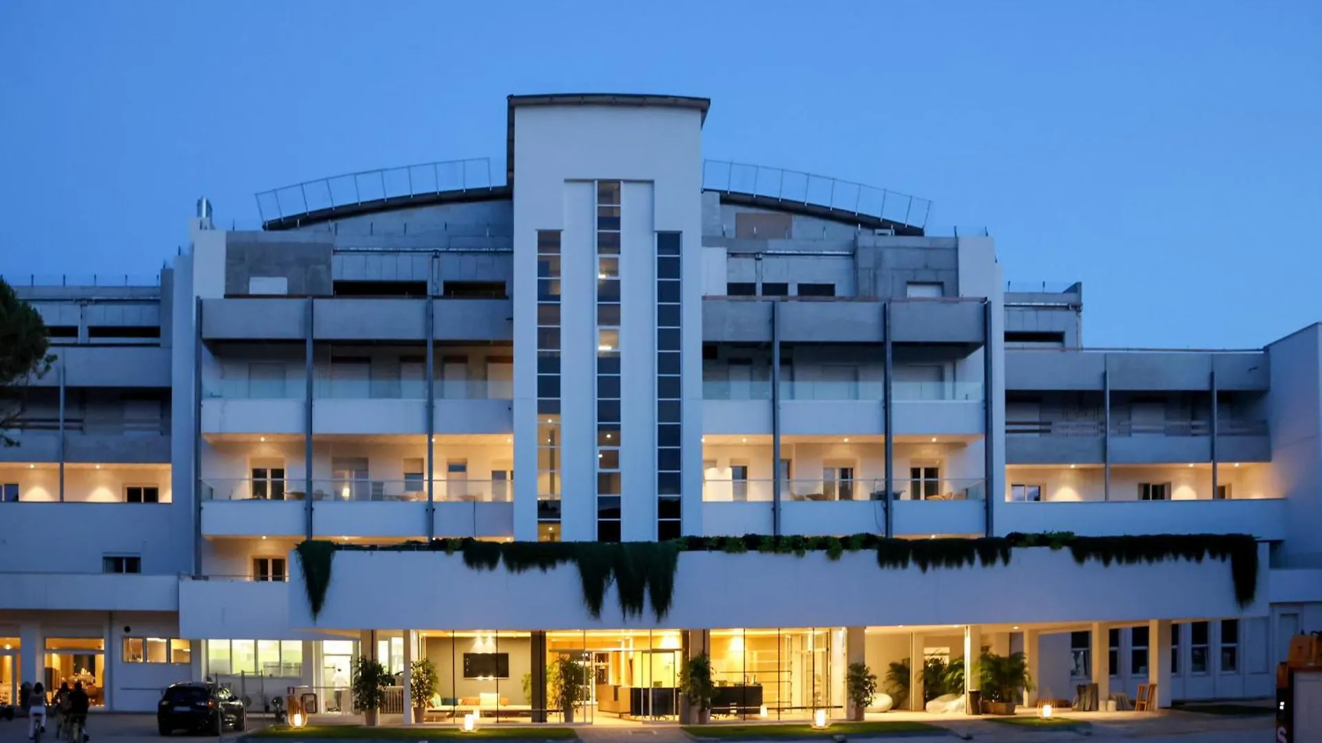 Il Tridente Hotel ביביונה